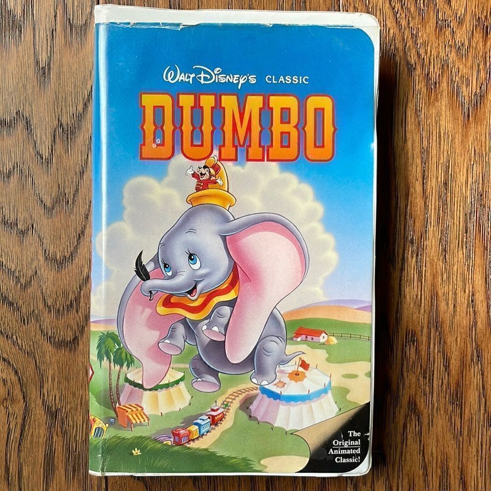 🔥host pick🔥 Black diamond Disney Classic Robin Hood VHS Tape.
